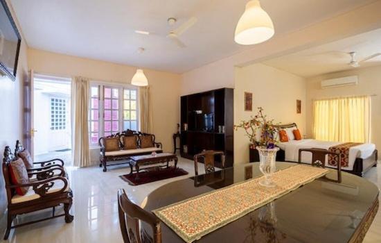 Saffron Leaf W567 Hotel Dehradun Exterior photo
