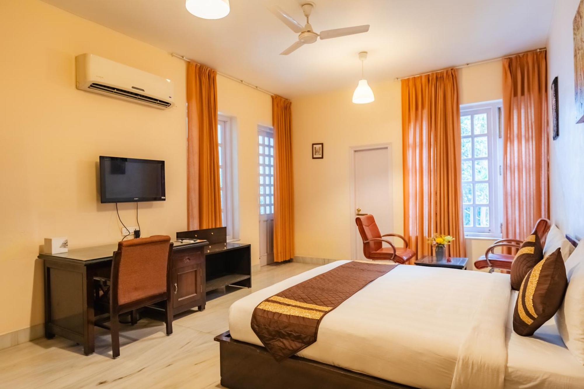 Saffron Leaf W567 Hotel Dehradun Exterior photo